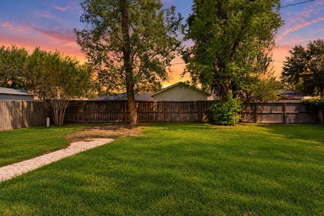 406 Christina Lane, Friendswood, TX 77546
