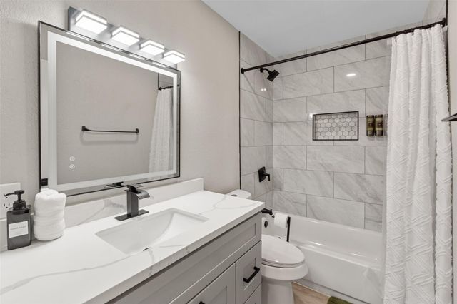 406 Christina Lane, Friendswood, TX 77546