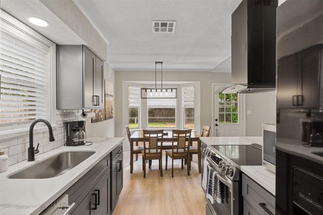 406 Christina Lane, Friendswood, TX 77546