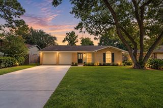 406 Christina Lane, Friendswood, TX 77546