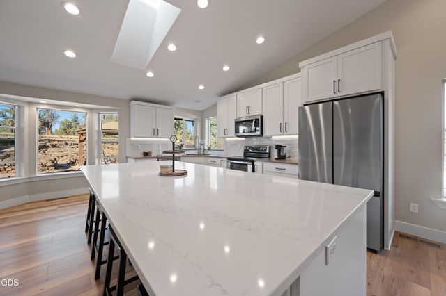 5391 NW Frank Way, Redmond, OR 97756