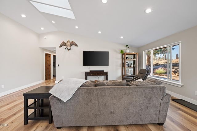 5391 NW Frank Way, Redmond, OR 97756