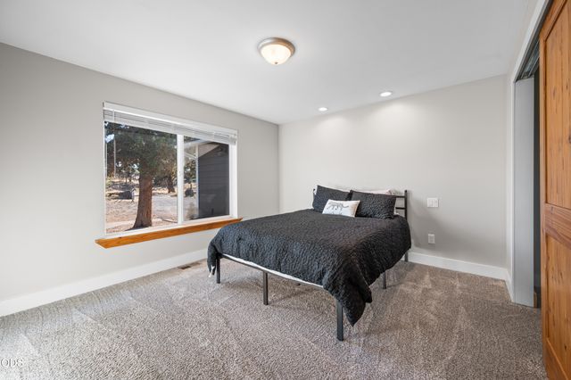 5391 NW Frank Way, Redmond, OR 97756