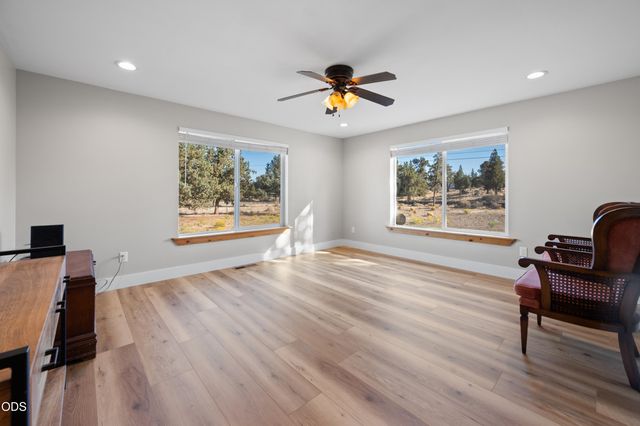 5391 NW Frank Way, Redmond, OR 97756