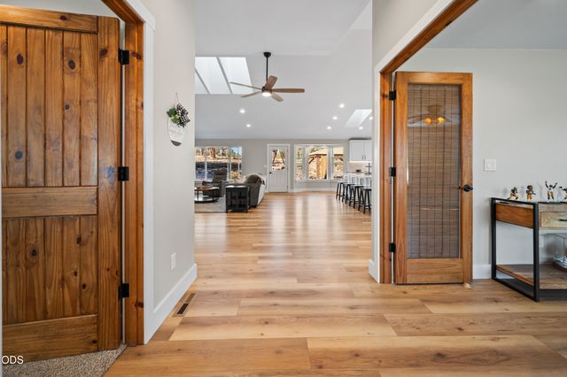5391 NW Frank Way, Redmond, OR 97756
