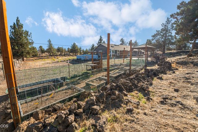 5391 NW Frank Way, Redmond, OR 97756