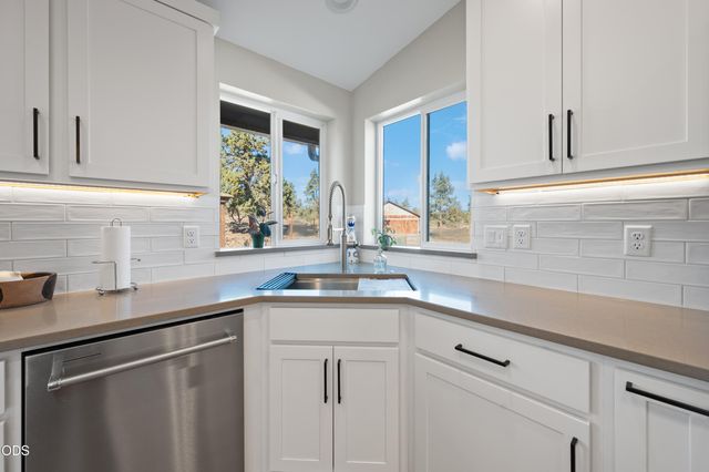 5391 NW Frank Way, Redmond, OR 97756