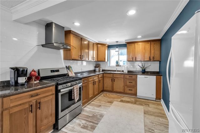 10885 Bodine Road, Clarence, NY 14031