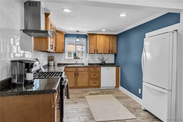 10885 Bodine Road, Clarence, NY 14031