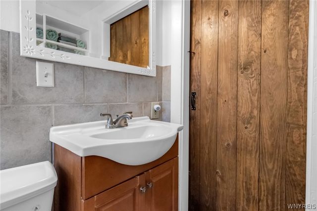 10885 Bodine Road, Clarence, NY 14031