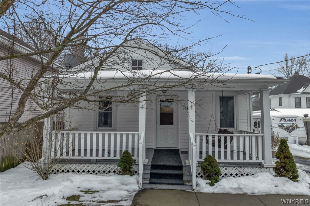 10885 Bodine Road, Clarence, NY 14031