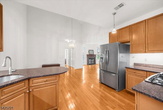 22 Samson Dr, Raritan Twp., NJ 08822