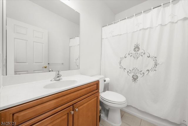 22 Samson Dr, Raritan Twp., NJ 08822