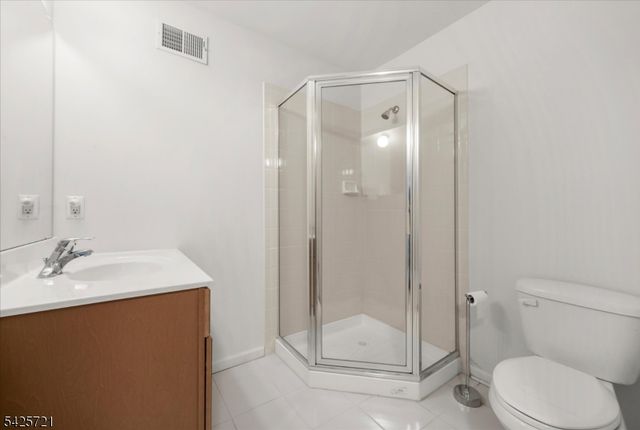 22 Samson Dr, Raritan Twp., NJ 08822
