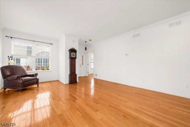 22 Samson Dr, Raritan Twp., NJ 08822