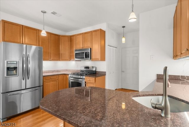 22 Samson Dr, Raritan Twp., NJ 08822