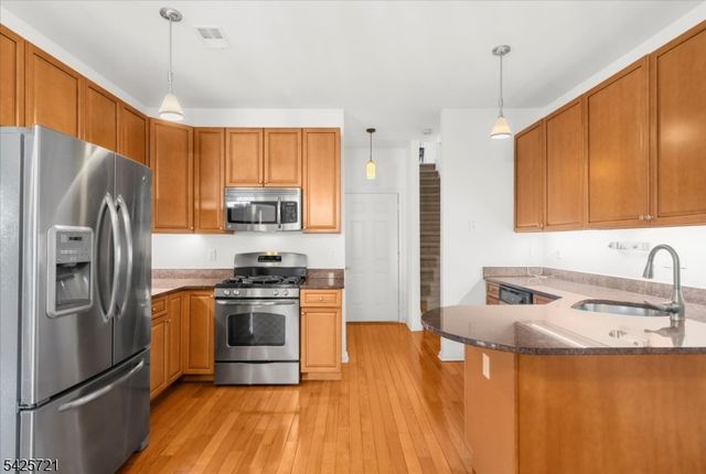 22 Samson Dr, Raritan Twp., NJ 08822