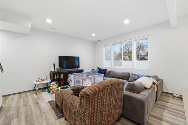 2715 N Boeing Rd Rd, Millwood, WA 99206