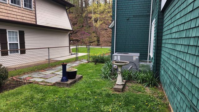 1220 Spring Valley Drive, Huntington, WV 25701