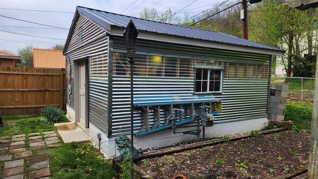 1220 Spring Valley Drive, Huntington, WV 25701