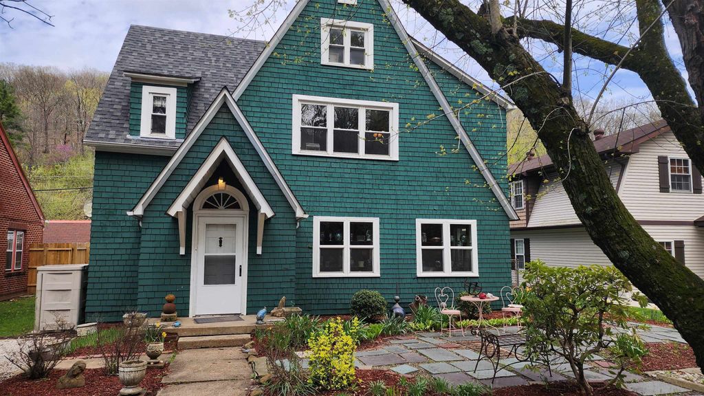 1220 Spring Valley Drive, Huntington, WV 25701