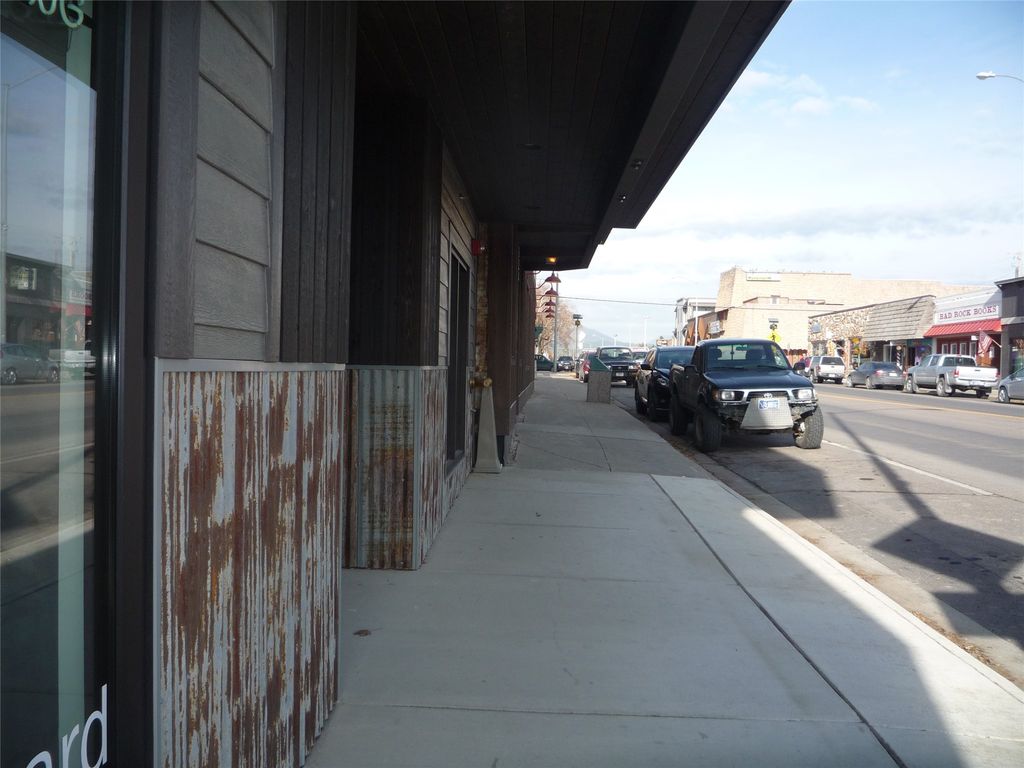 638 Nucleus Avenue 101, Columbia Falls, MT 59912 photo 3