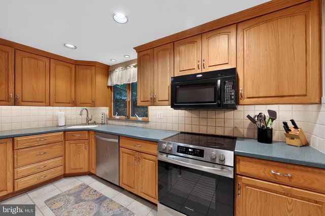 37 N LONGPOINT LN, Rose Valley, PA 19063