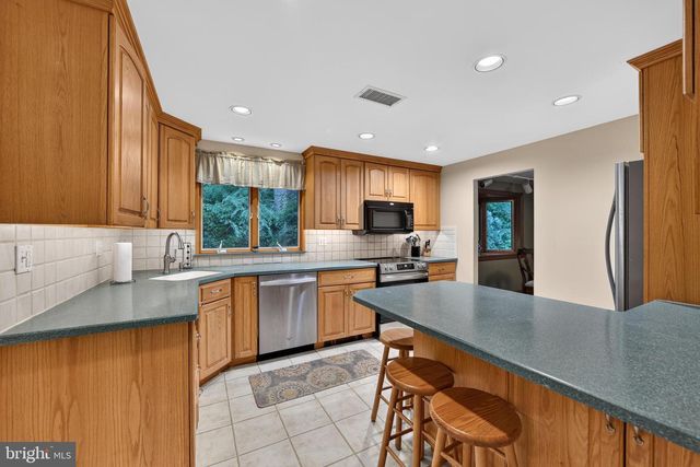 37 N LONGPOINT LN, Rose Valley, PA 19063