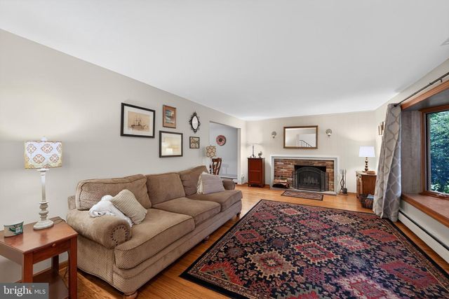 37 N LONGPOINT LN, Rose Valley, PA 19063