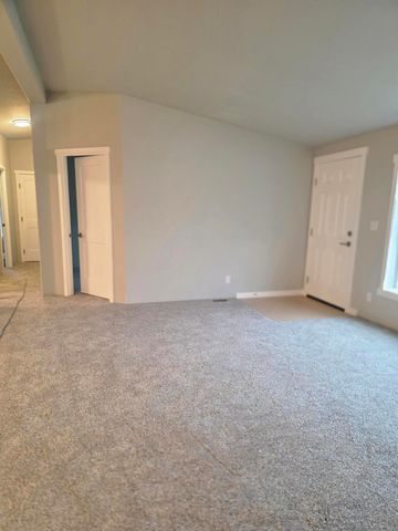 633 E Archwood Drive UNIT 70, Eagle Point, OR 97524