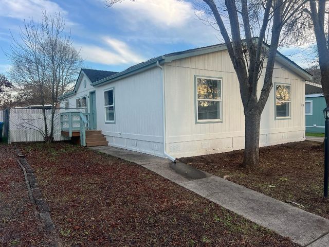 633 E Archwood Drive UNIT 70, Eagle Point, OR 97524