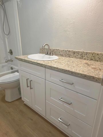 633 E Archwood Drive UNIT 70, Eagle Point, OR 97524