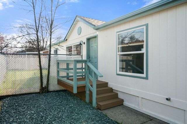 633 E Archwood Drive UNIT 70, Eagle Point, OR 97524