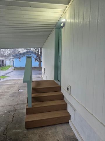 633 E Archwood Drive UNIT 70, Eagle Point, OR 97524