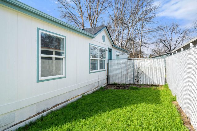 633 E Archwood Drive UNIT 70, Eagle Point, OR 97524