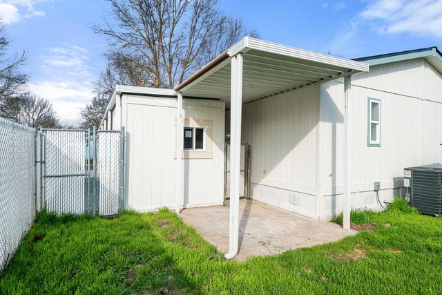 633 E Archwood Drive UNIT 70, Eagle Point, OR 97524