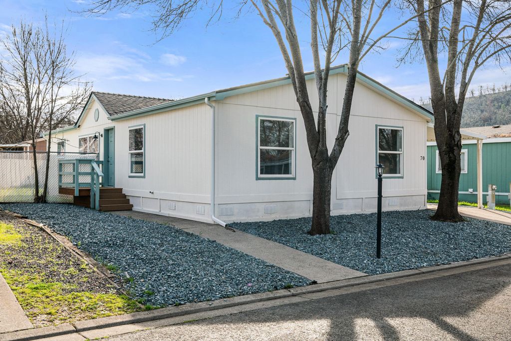 633 E Archwood Drive UNIT 70, Eagle Point, OR 97524