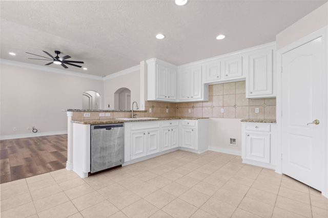12222 Walden Road, Montgomery, TX 77356