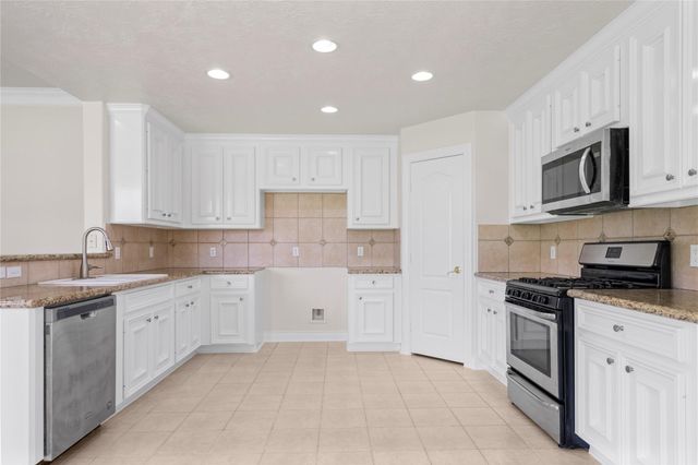 12222 Walden Road, Montgomery, TX 77356