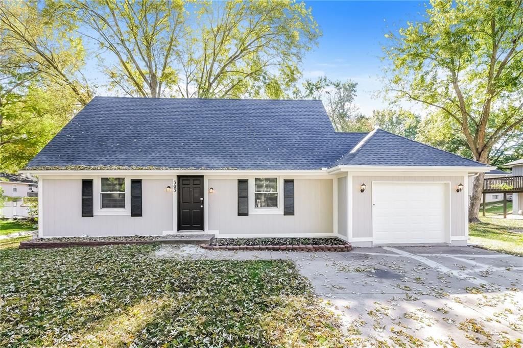 303 E 11th Street, Kearney, MO 64060