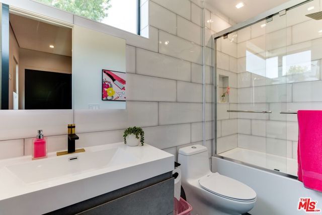 18015 Martha Street, Encino (los Angeles), CA 91316