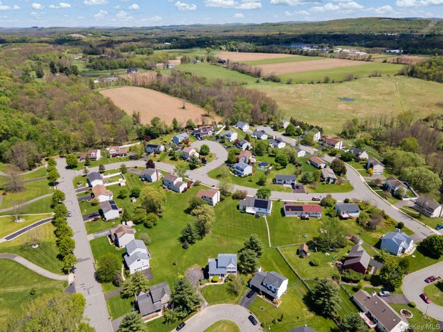 4 Brook Court, Walden, NY 12586