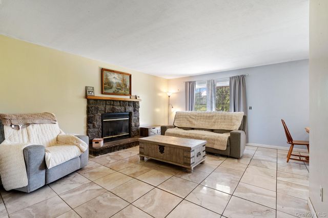 4 Brook Court, Walden, NY 12586