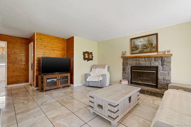 4 Brook Court, Walden, NY 12586