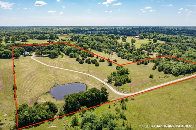 3127 Pleasant Hill Road, Caddo, OK 74729