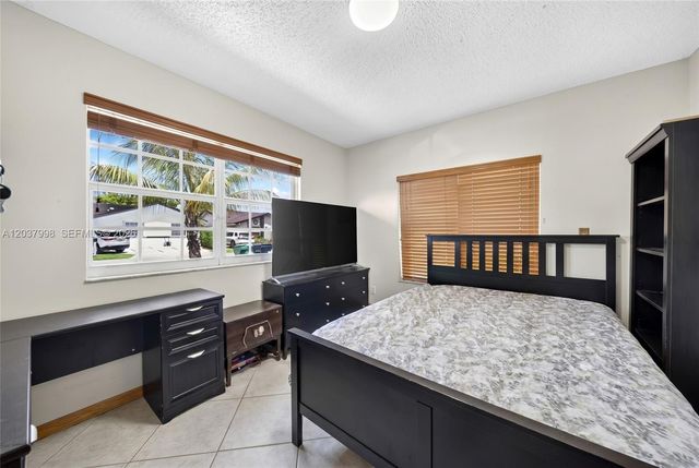 955 NW 128th Court, Miami, FL 33182