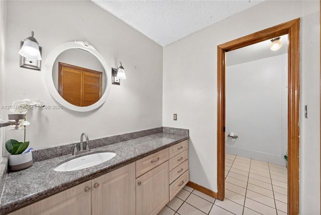 955 NW 128th Court, Miami, FL 33182