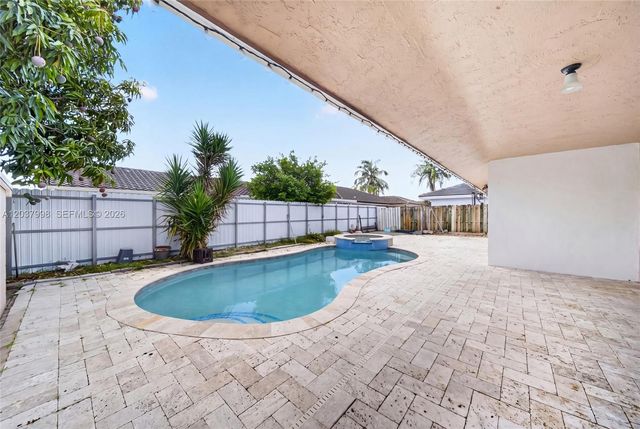 955 NW 128th Court, Miami, FL 33182