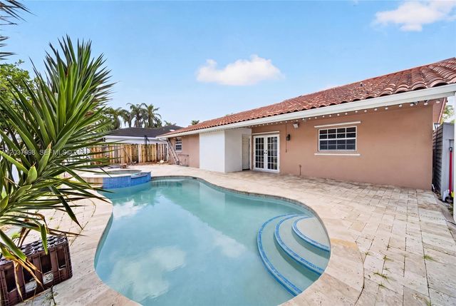955 NW 128th Court, Miami, FL 33182