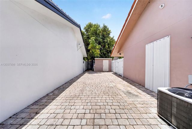 955 NW 128th Court, Miami, FL 33182